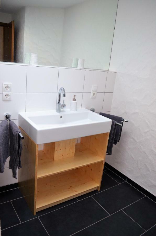 Ferienwohnung Beim Hooch Schindelloft Brucktal Exterior foto